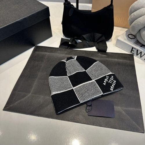 Design Checkered Knit Beanie Hat Black and White