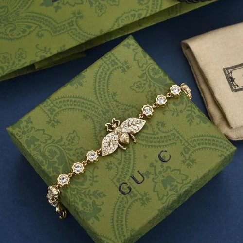 Gucci Bee Crystal Bracelet Elegant Gold-Tone Jewelry Gold