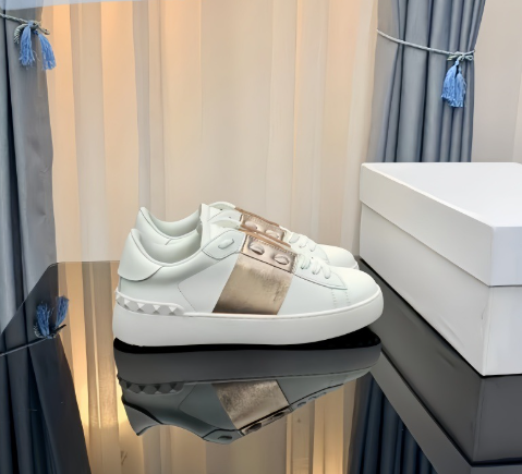 3 3