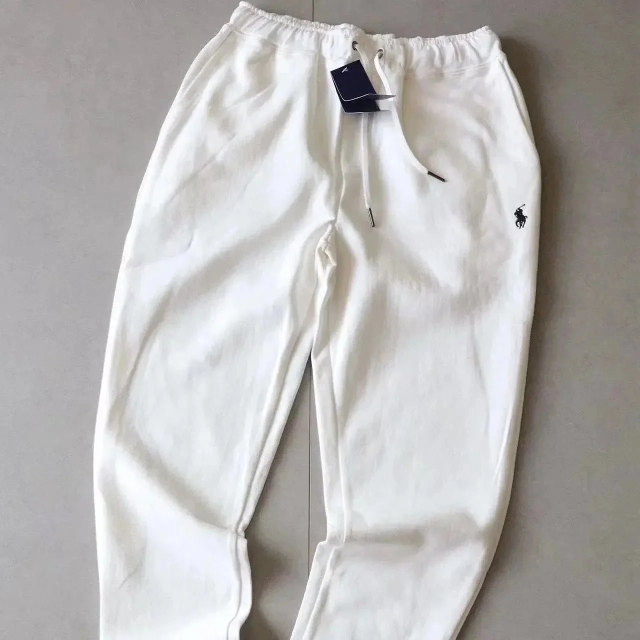 白色裤子-Plush 白色裤子-Plush