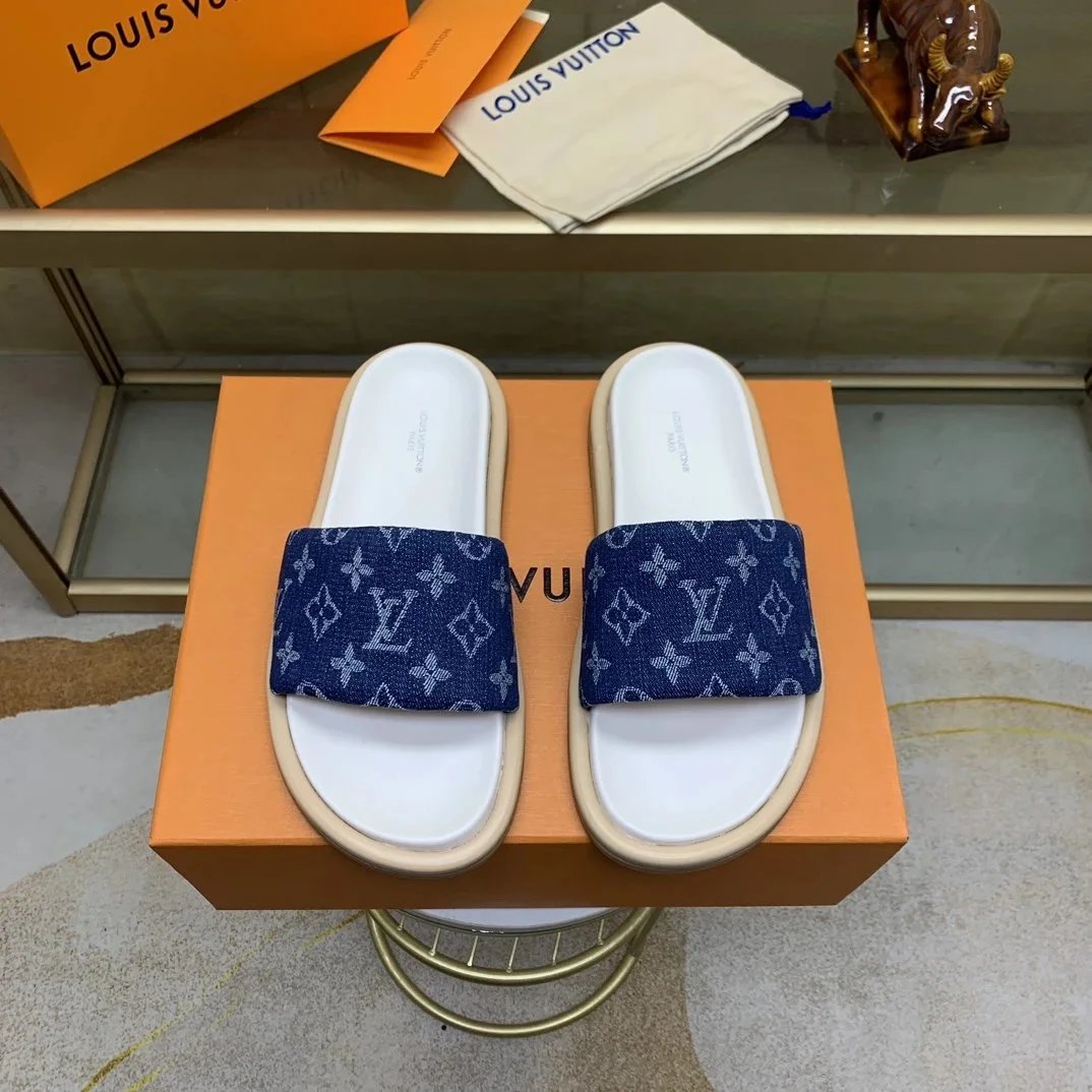 32 32