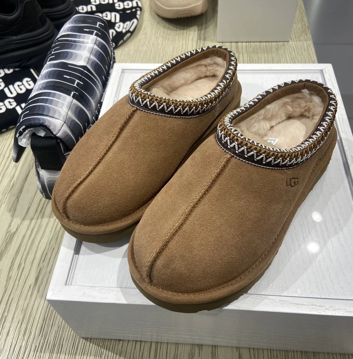 薄底栗色 薄底栗色