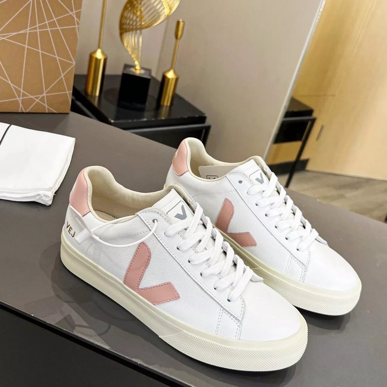 01 01