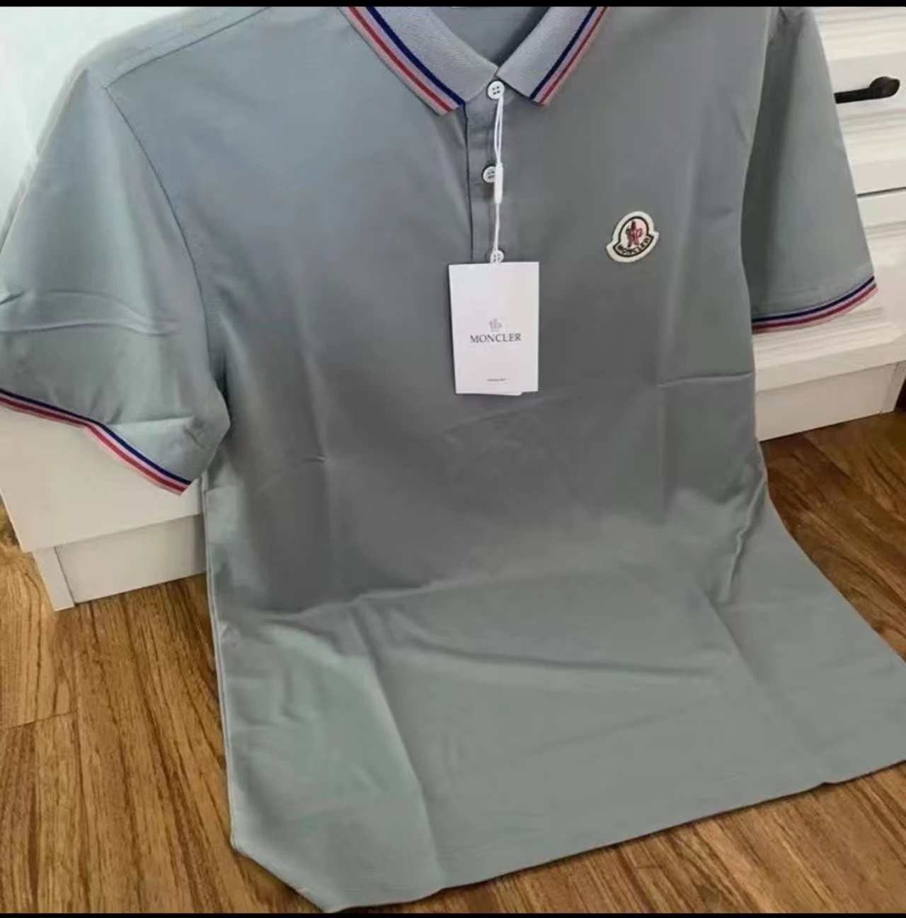 灰色 灰色