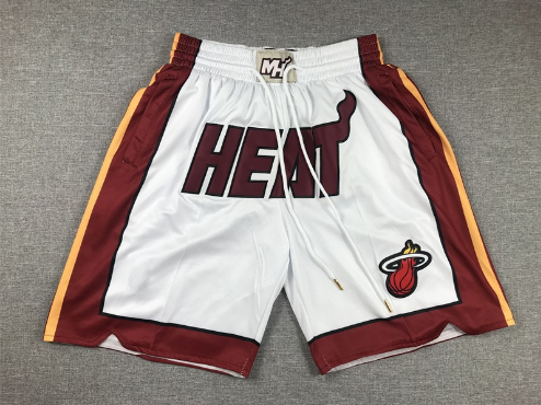 白色红边字母口袋 白色红边字母口袋