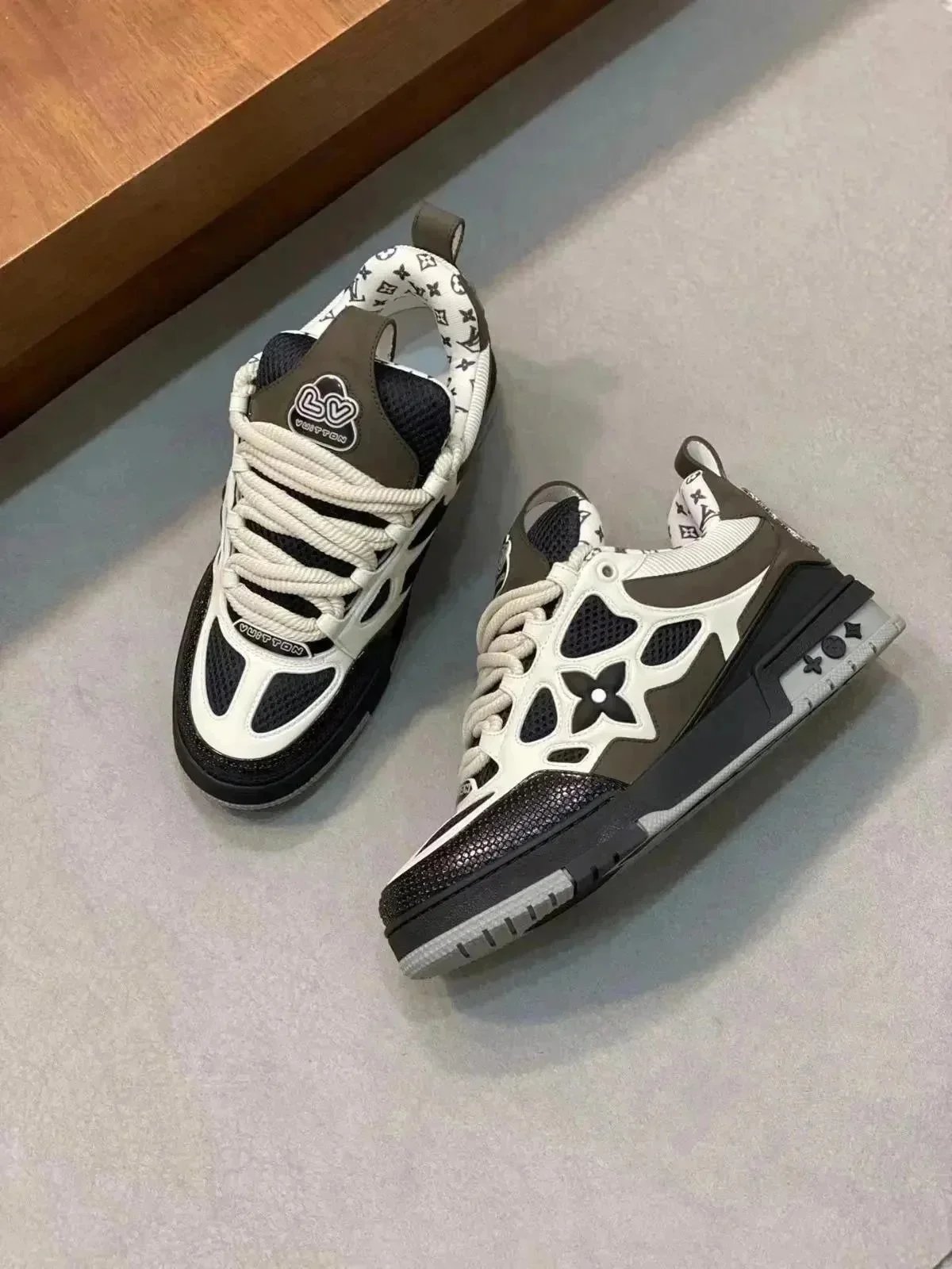 9 9