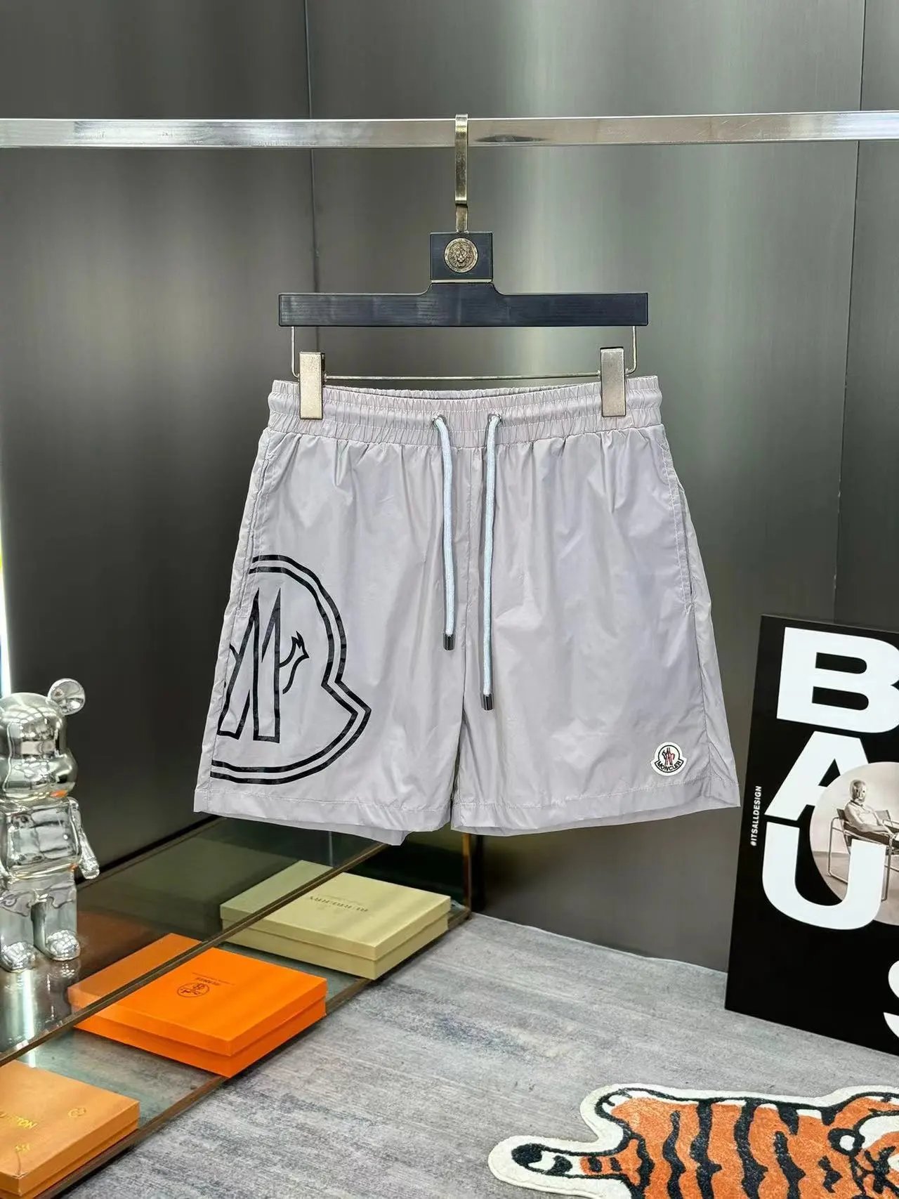 灰色 灰色
