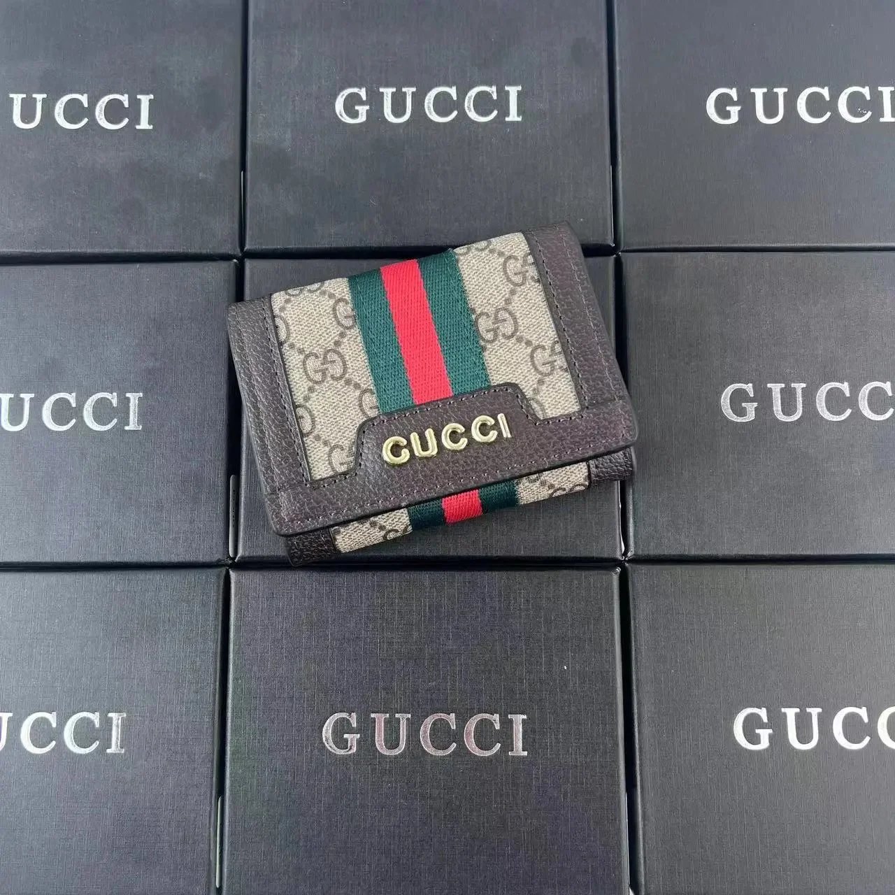 32 32