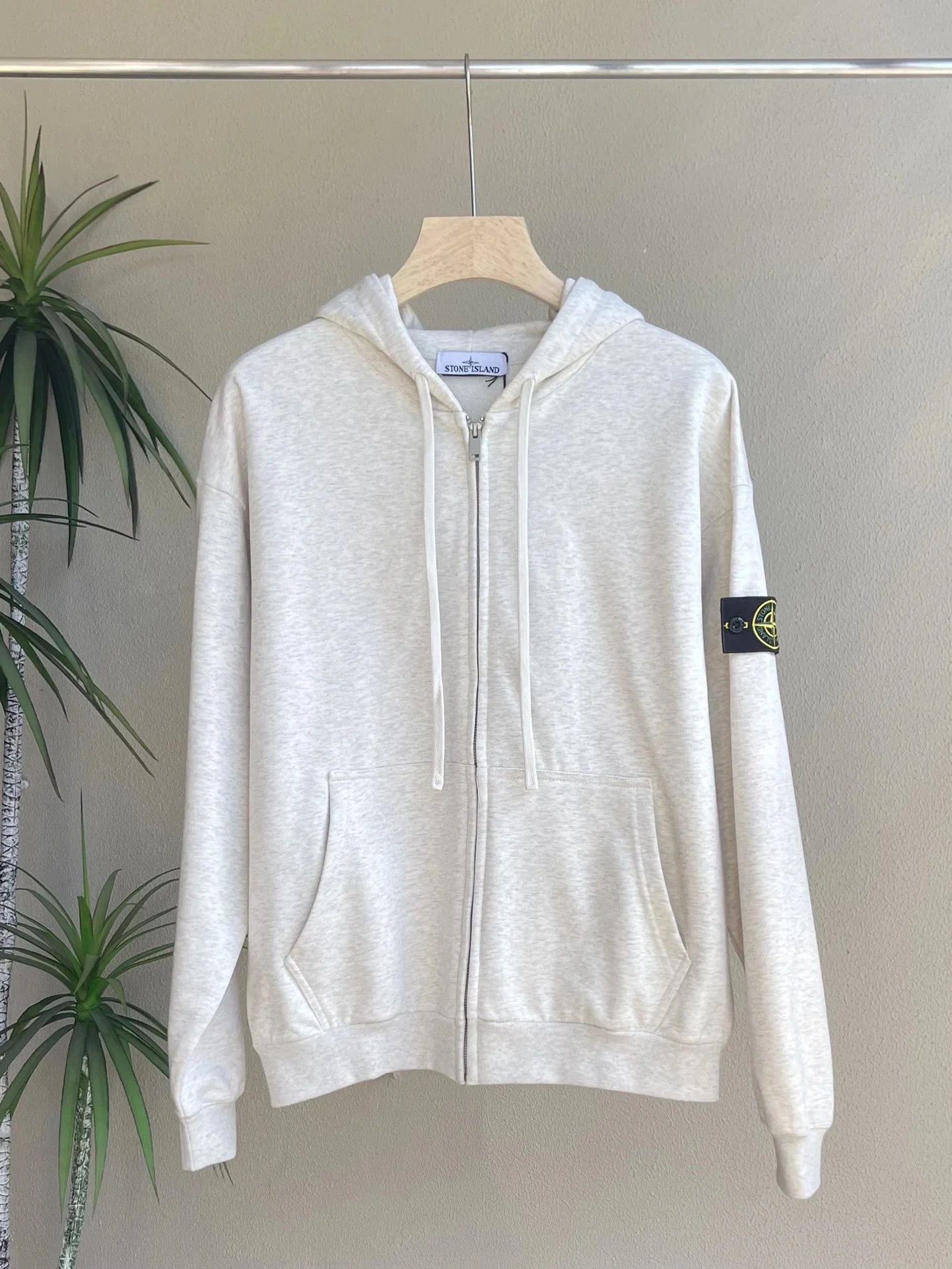 32 32
