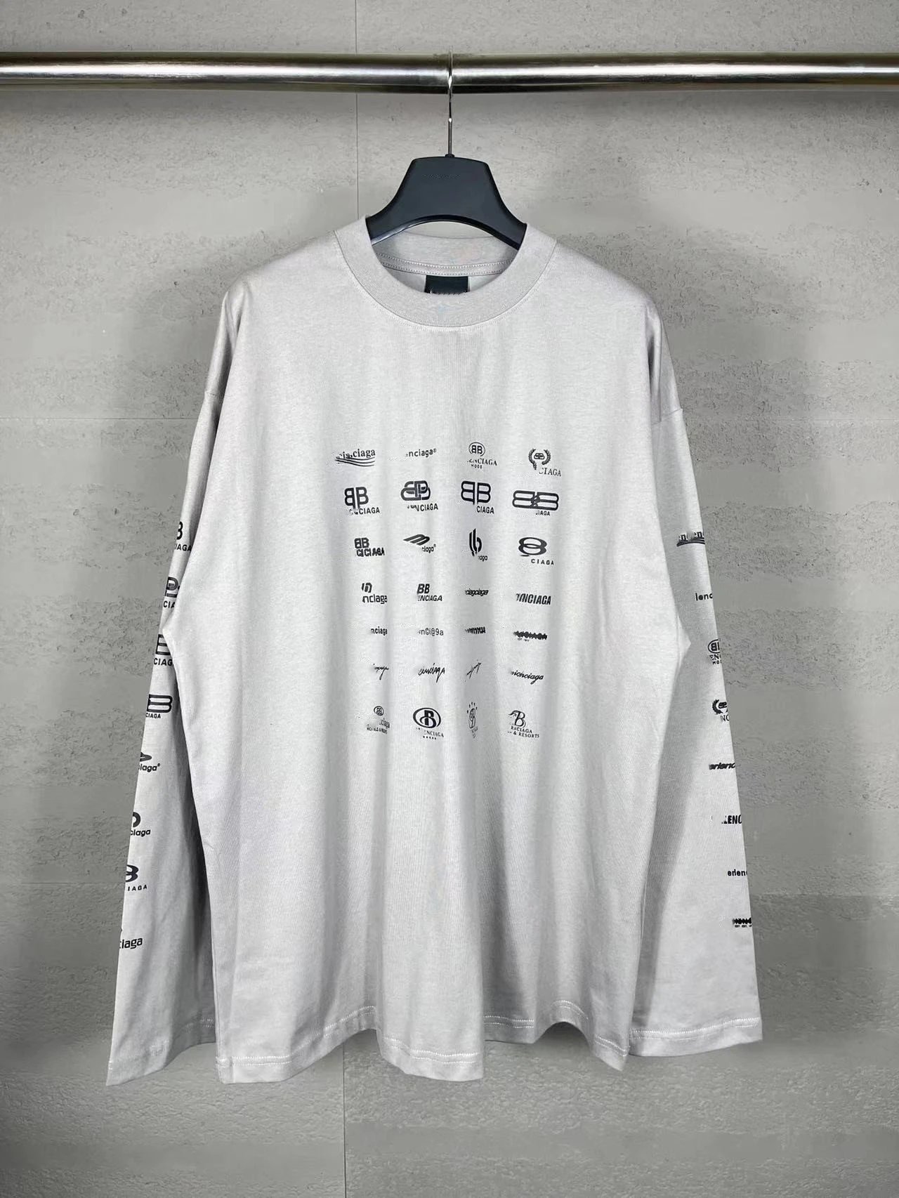烟灰色