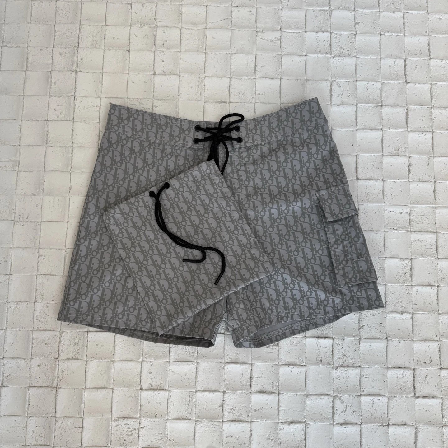 银灰色