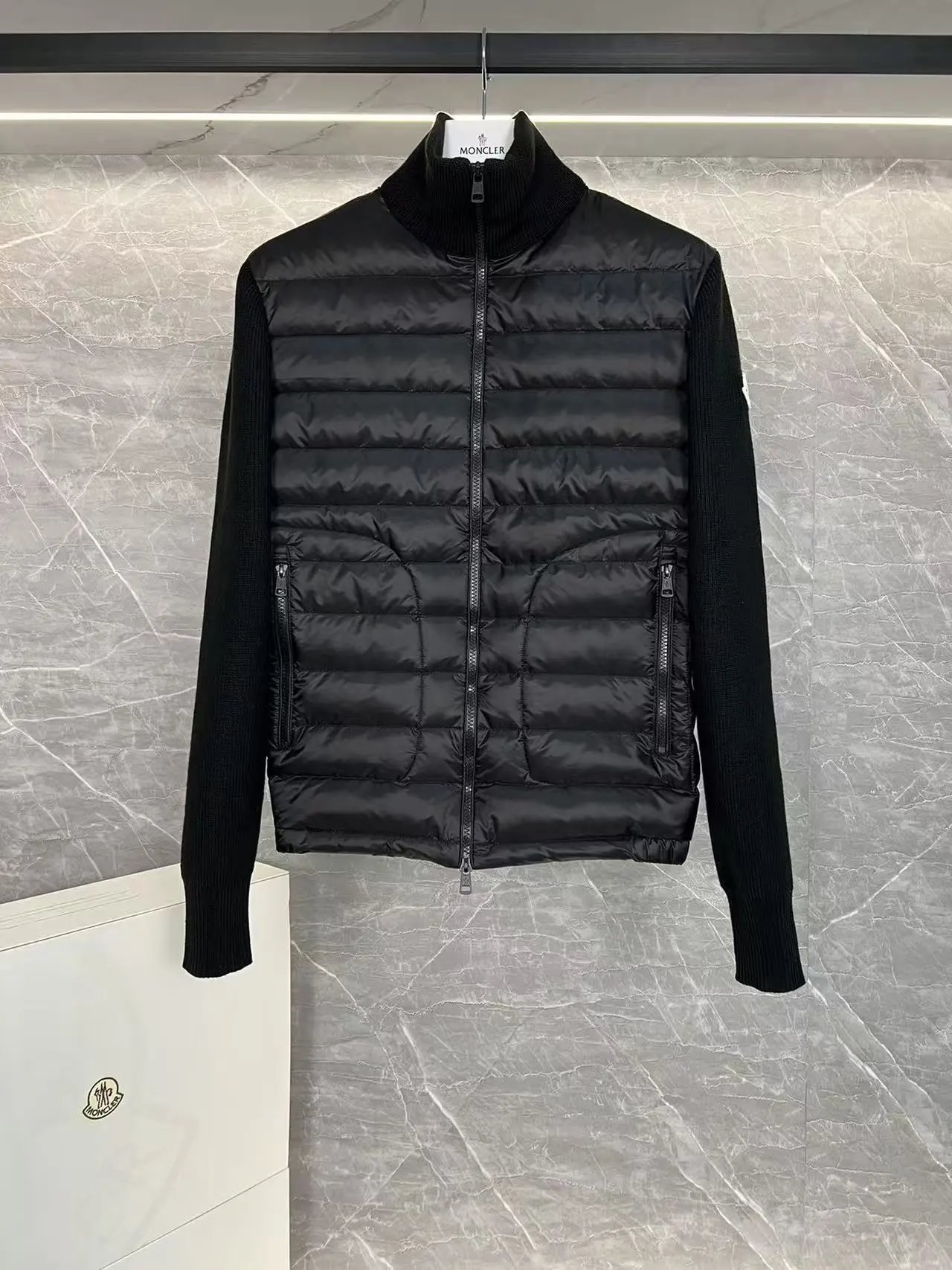 Moncler黑色薄款