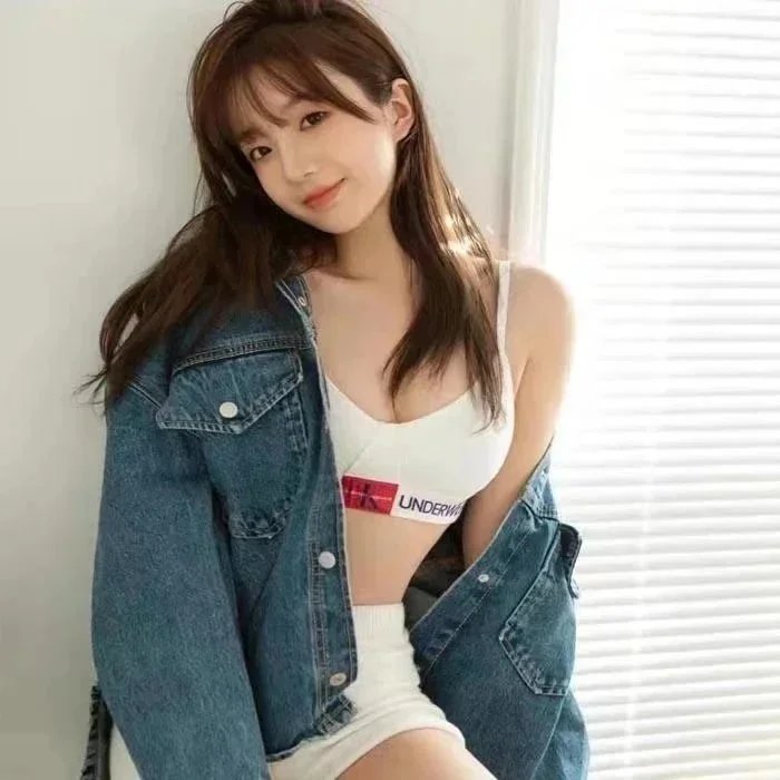 细带白色套装