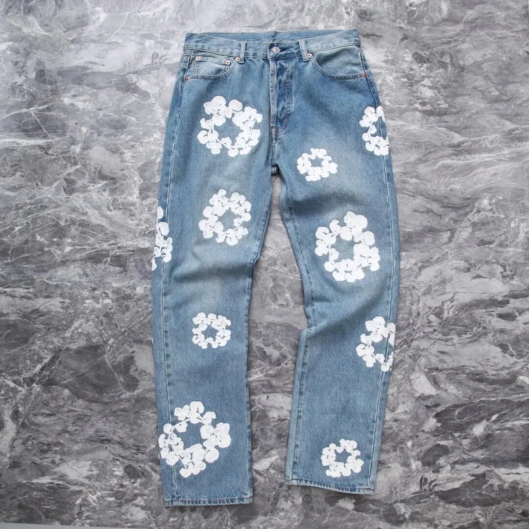 白花浅蓝色牛仔裤