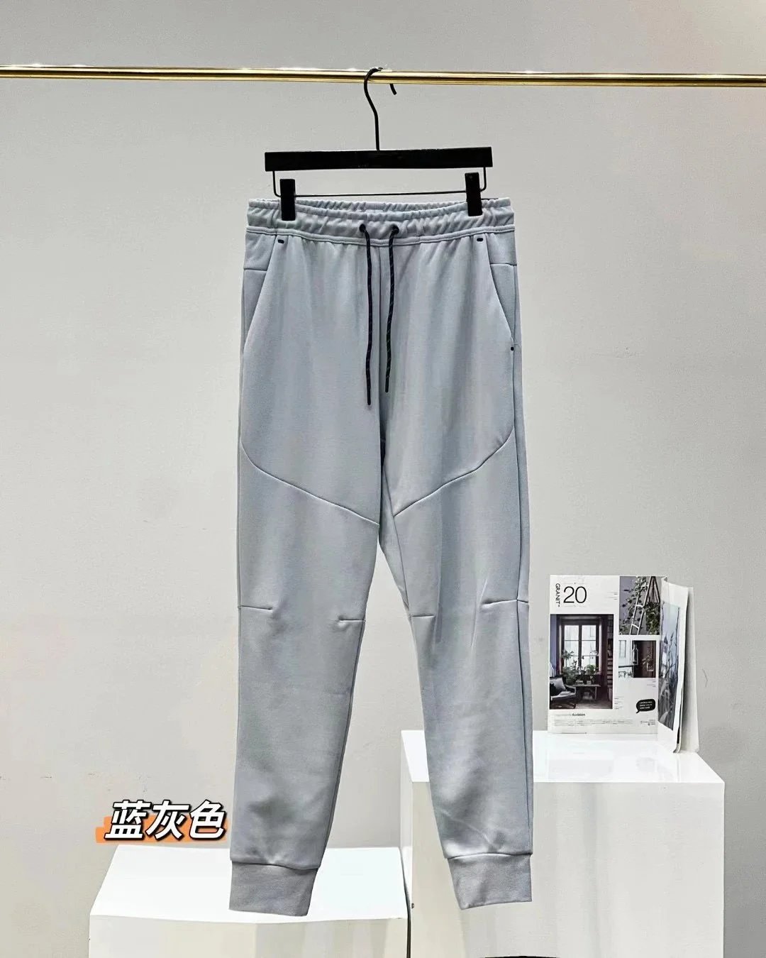 蓝灰色