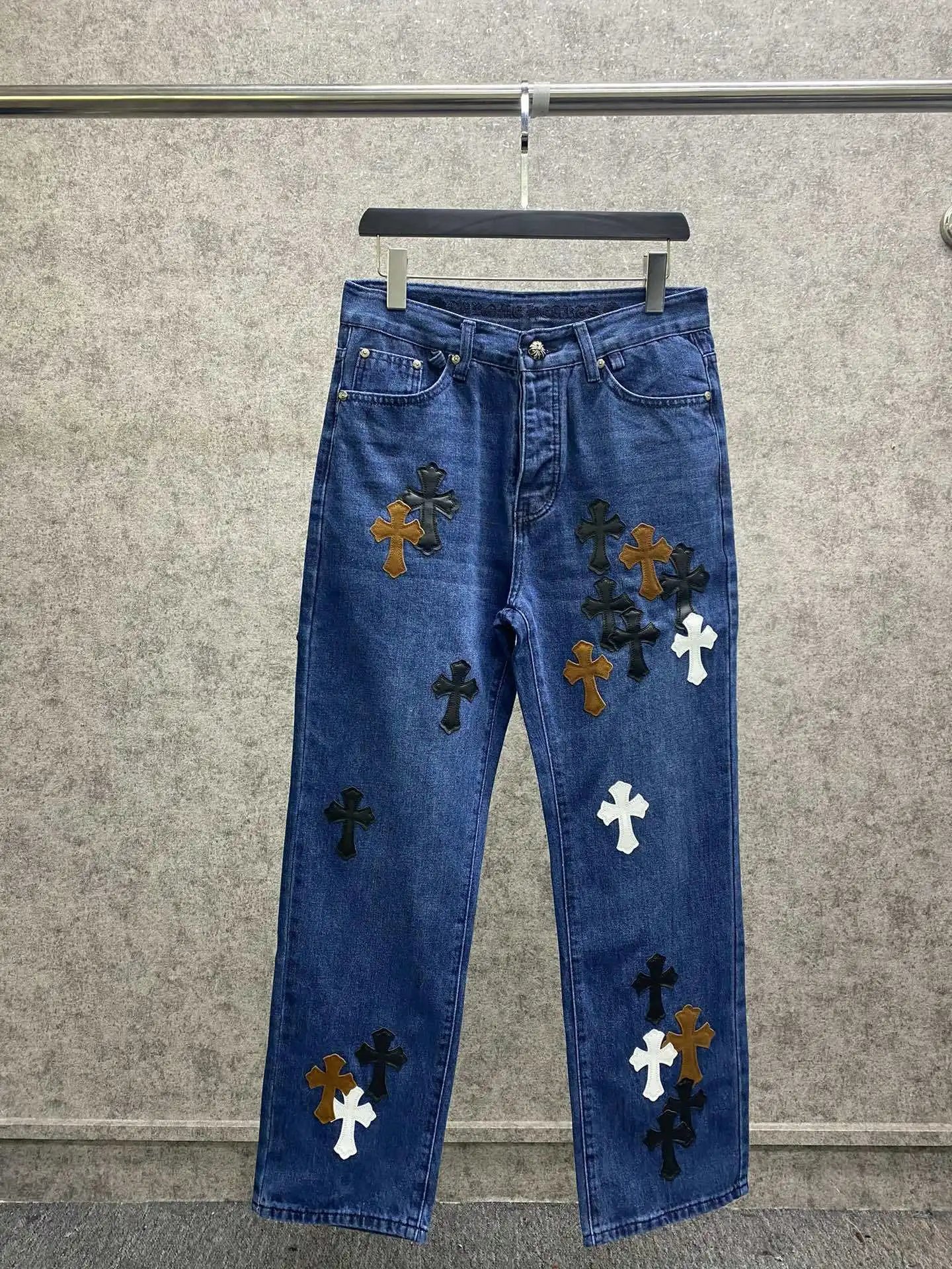 蓝裤黑白棕皮
