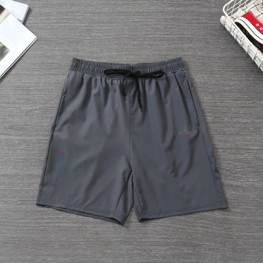 灰色短裤