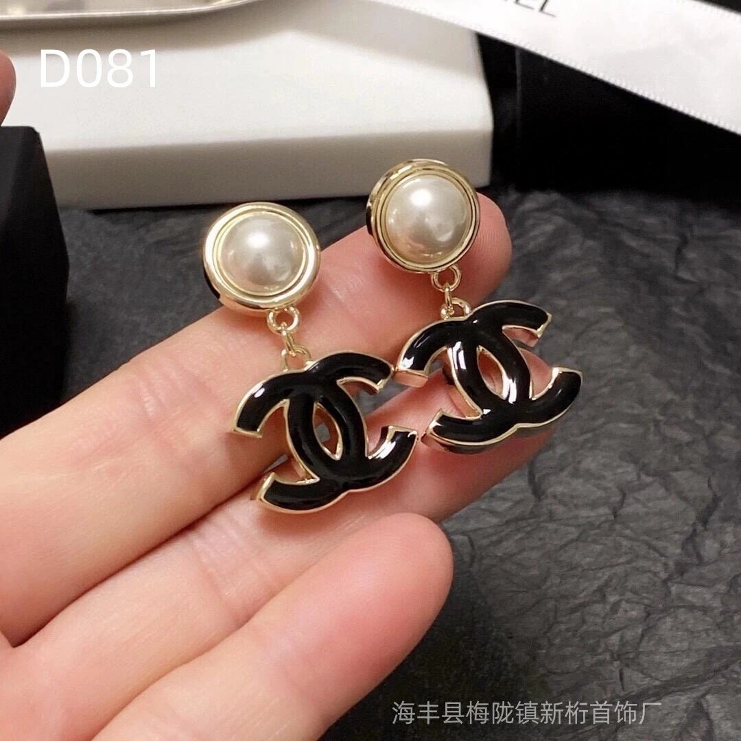 D081