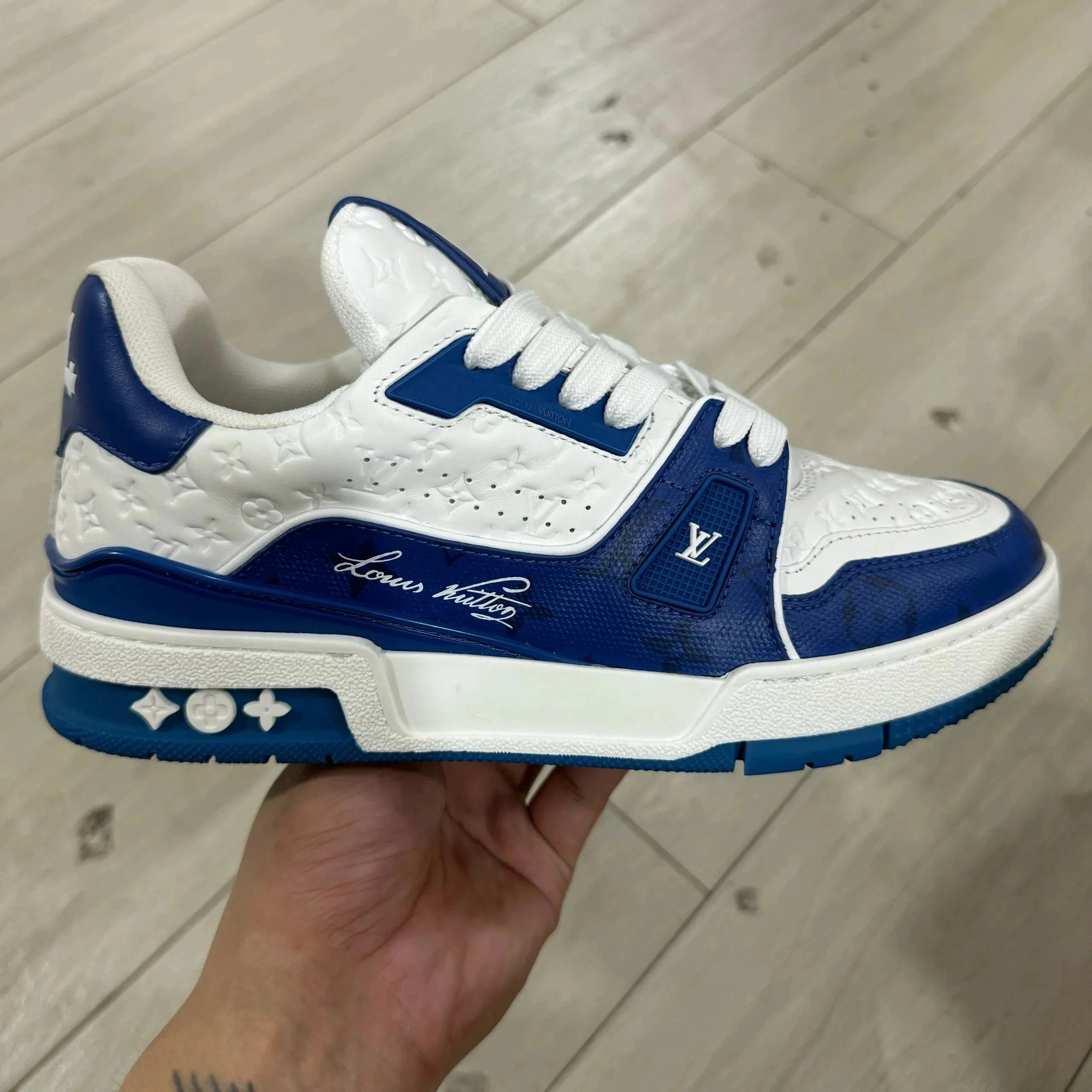 白蓝 白蓝