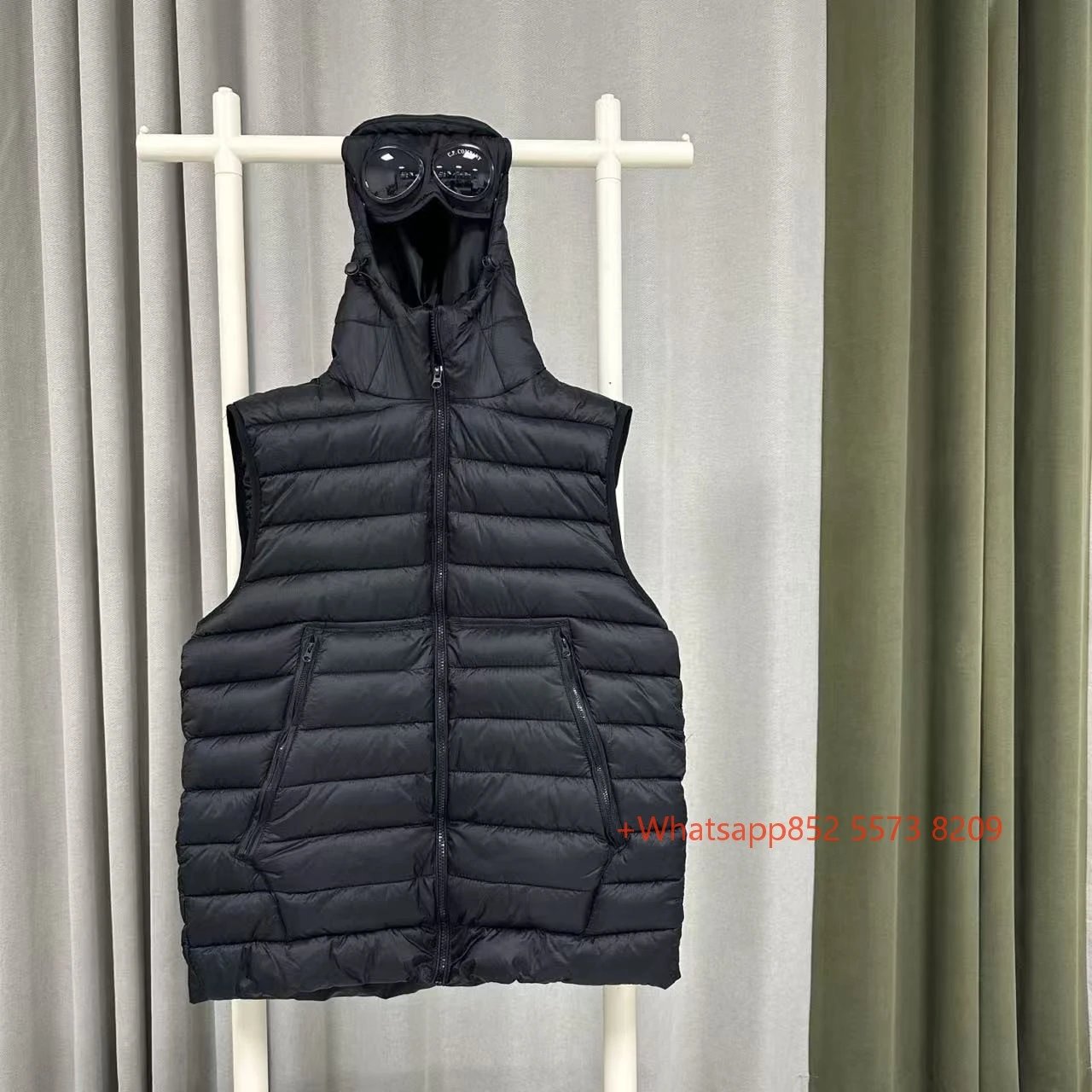 CP 黑色带帽马甲 CP 黑色带帽马甲