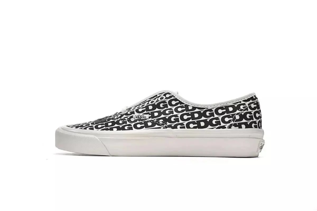 Comme des Garcons Black VN0A4BV9SHM Comme des Garcons Black VN0A4BV9SHM