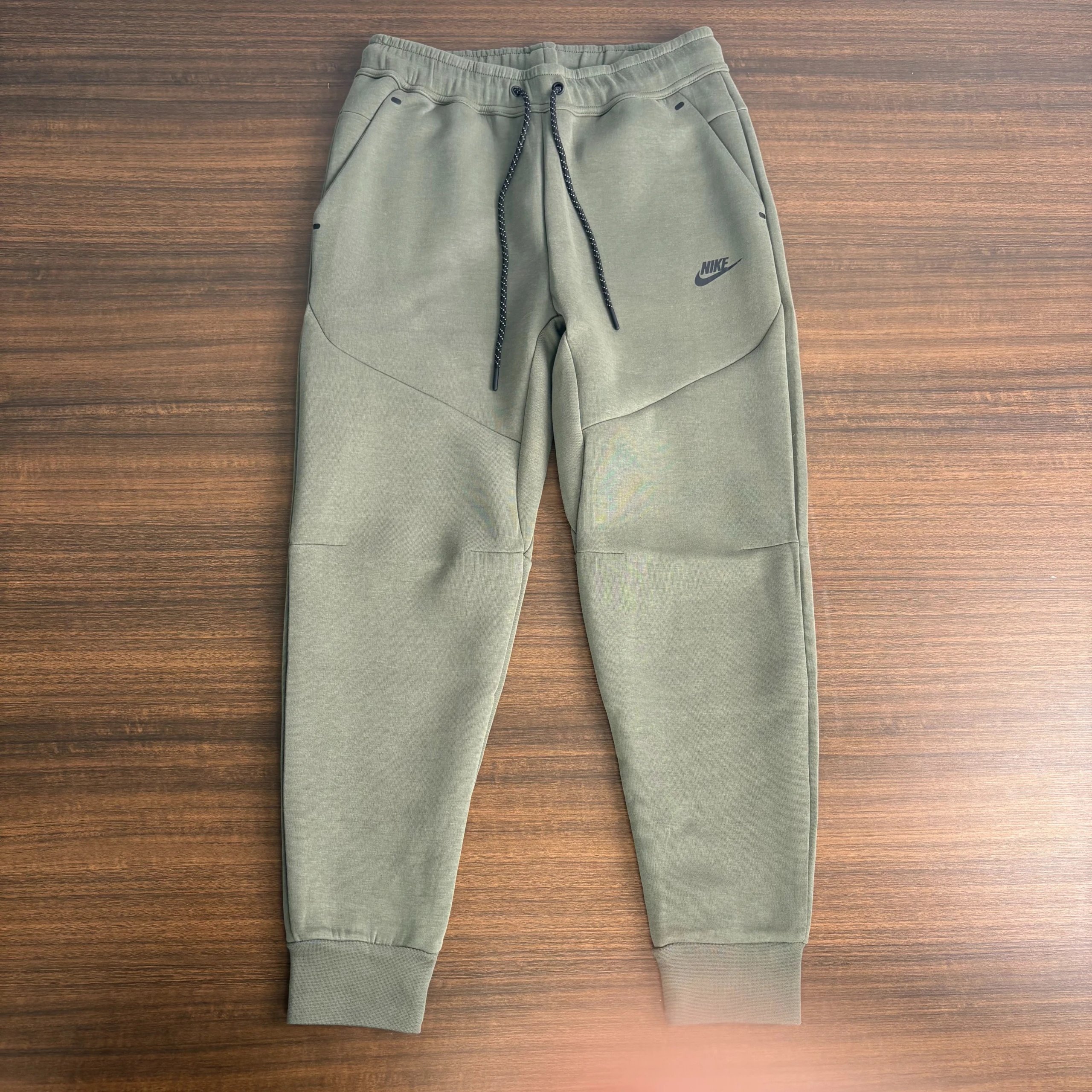 军绿色裤子 军绿色裤子