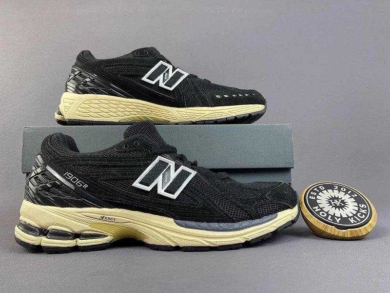3 3