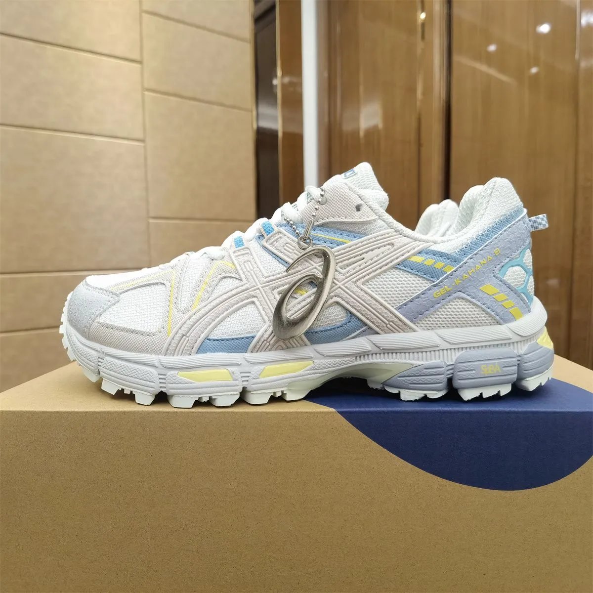32 32
