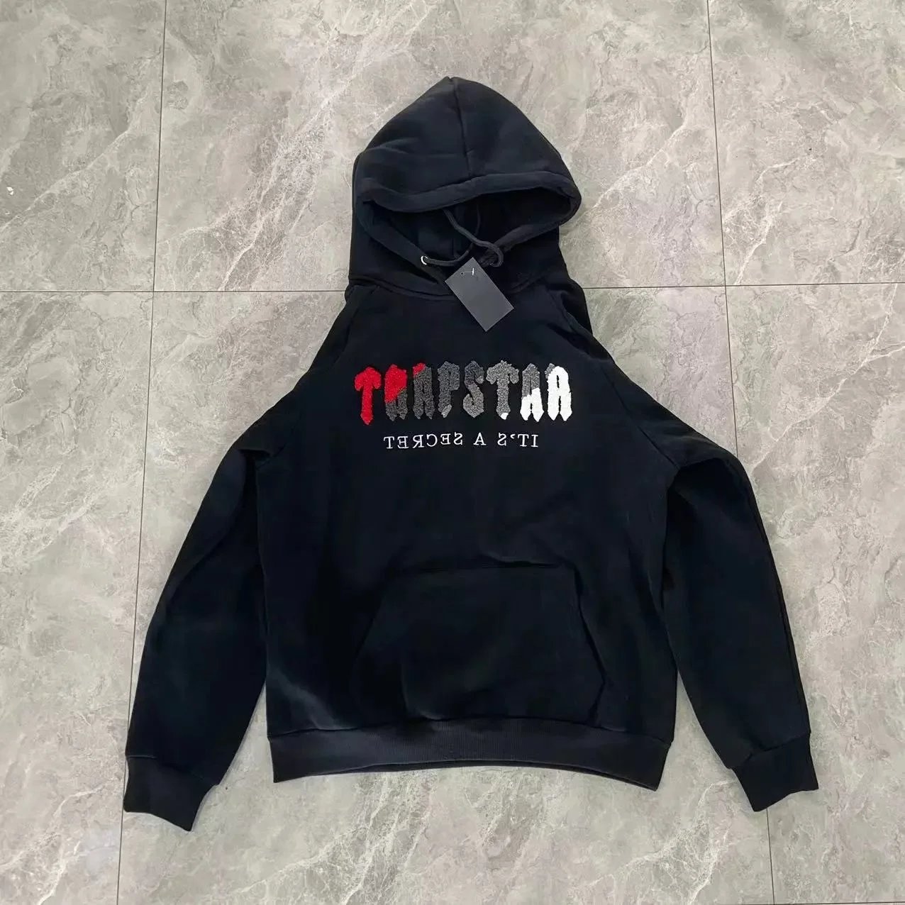 黑色红字卫衣 黑色红字卫衣