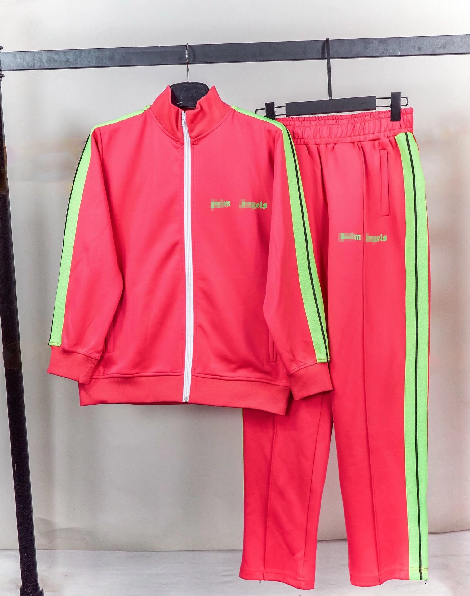 玫粉色 玫粉色