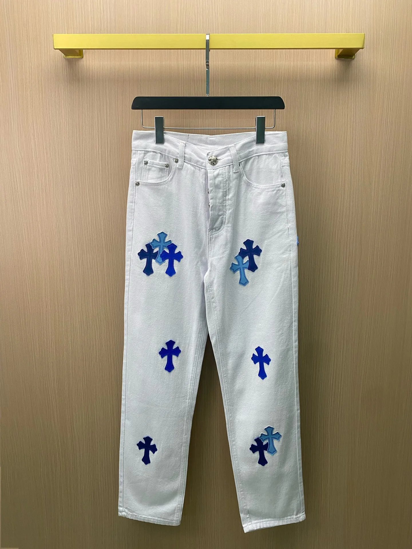 3 3