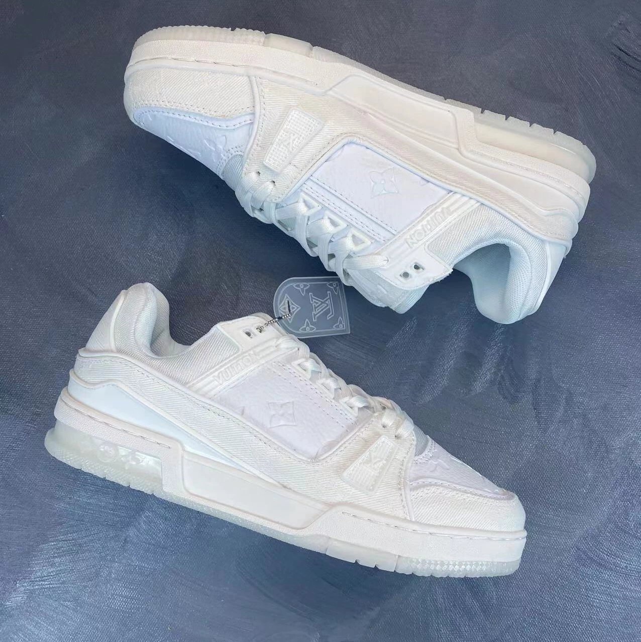 白 白