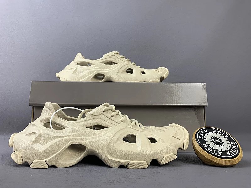 01 01