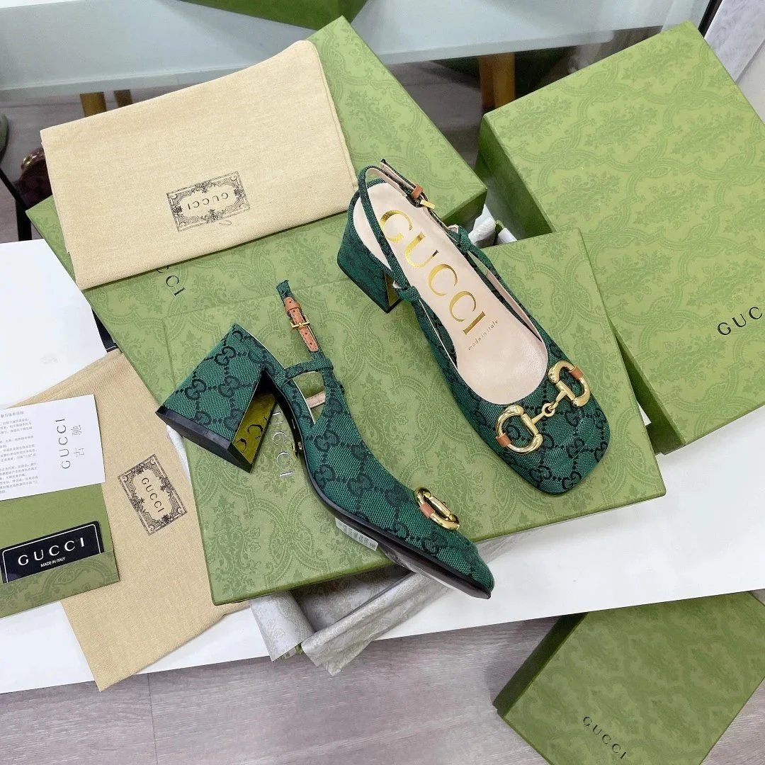 32 32