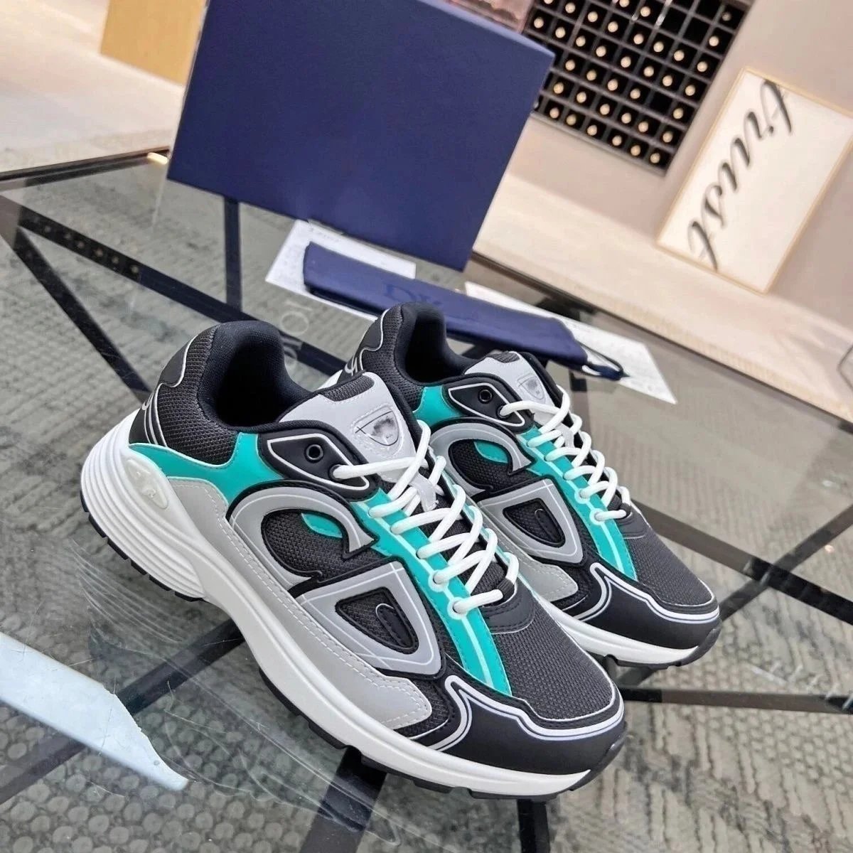 32 32